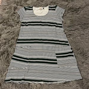 Ava Sky Women’s XS green & white striped dress with pockets